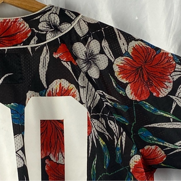 On The Byas Men’s Floral Short Sleeve Shirt with Red and White Flowers Size XL - Picture 12 of 16